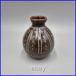 A Studio Pottery Bud / Posy Vase By Lowerdown Pottery David Leach. H-7.5cm, VGC A Studio Pottery Bud / Posy Vase By Lowerdown Pottery David Leach. H-7.5cm, VGC
