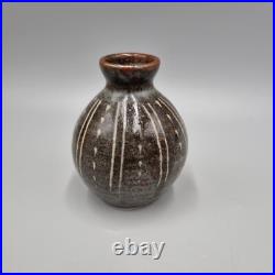 A Studio Pottery Bud / Posy Vase By Lowerdown Pottery David Leach. H-7.5cm, VGC A Studio Pottery Bud / Posy Vase By Lowerdown Pottery David Leach. H-7.5cm, VGC