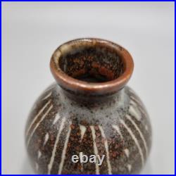 A Studio Pottery Bud / Posy Vase By Lowerdown Pottery David Leach. H-7.5cm, VGC A Studio Pottery Bud / Posy Vase By Lowerdown Pottery David Leach. H-7.5cm, VGC