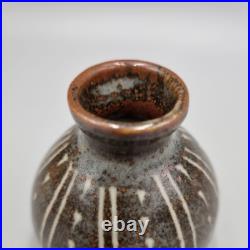 A Studio Pottery Bud / Posy Vase By Lowerdown Pottery David Leach. H-7.5cm, VGC A Studio Pottery Bud / Posy Vase By Lowerdown Pottery David Leach. H-7.5cm, VGC