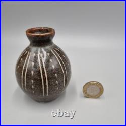 A Studio Pottery Bud / Posy Vase By Lowerdown Pottery David Leach. H-7.5cm, VGC A Studio Pottery Bud / Posy Vase By Lowerdown Pottery David Leach. H-7.5cm, VGC