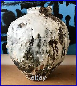 Akiko Hirai. Large Moon vase. Hand-thrown stoneware. Contemporary. 44 cm