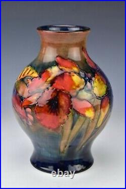 Beautiful Moorcroft Art Pottery Flambe Glaze Vase