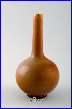 Berndt Friberg Studio ceramic vase. Modern Swedish design. Unique, handmade