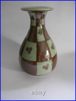 David Frith, vase with impressed potters seal