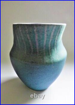 Deana Moore Pot. Vase 16.5cm tall