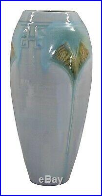 Door Pottery Gingko Leaf Blue Porcelain Vase (Kreigh)