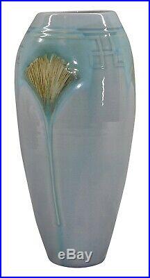 Door Pottery Gingko Leaf Blue Porcelain Vase (Kreigh)