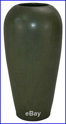 Ephraim Faience Pottery 2005 Leaf Matte Green Sandhill Vase 101