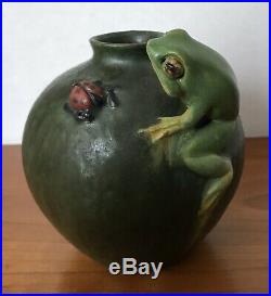 Ephraim Pottery Frogs Life Vase