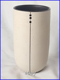 Gorgeous Louise Darby studio pottery porcelain sculptural design vase