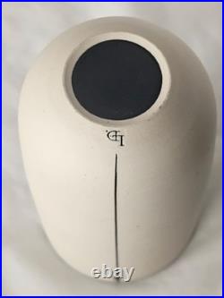 Gorgeous Louise Darby studio pottery porcelain sculptural design vase
