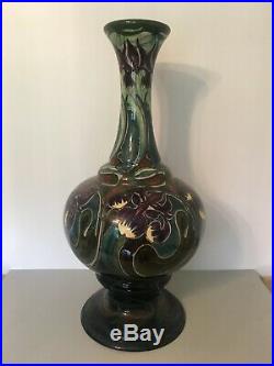 Gouda Vase by Dutch Studio Plateelbakkerij Zuid Holland, Art Nouveau Iris Motif