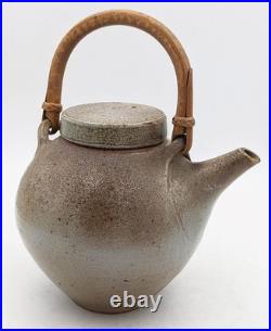 Gwyn Hanssen Pigott Studio Pottery Salt Glaze Teapot 20th Century Gwyn Hanssen Pigott Studio Pottery Salt Glaze Teapot 20th Century