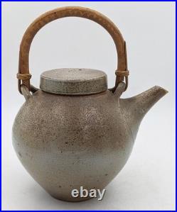 Gwyn Hanssen Pigott Studio Pottery Salt Glaze Teapot 20th Century