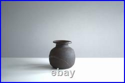 JANET LEACH (1918 1 977) British studio pottery vase with JL and St Ives seals JANET LEACH (1918 1 977) British studio pottery vase with JL and St Ives seals