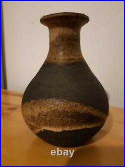 Janet Leach signed black clay vase in excellent condition no damage 16cm high