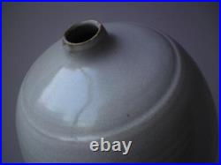 Japanese Neo-Confucianism dal-hang-ari Signed studio art pottery moon white vase Japanese Neo-Confucianism dal-hang-ari Signed studio art pottery moon white vase
