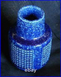 Palshus vase in chamotte clay w deep blue glaze, Danish mid-mod studio ceramic