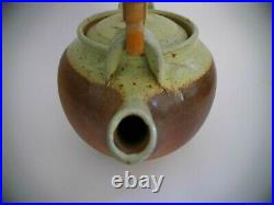 RAY FINCH (1914-2012) a studio pottery Tea pot