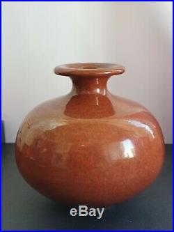 Shigeo Shiga Vase Tomato glaze. Australian Studio Pottery