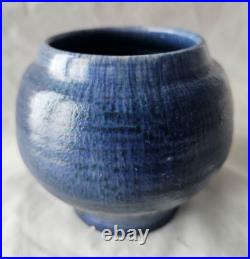 Stunning Harrow Weald studio pottery vase by Ronald Czilinski, Circa 1930's