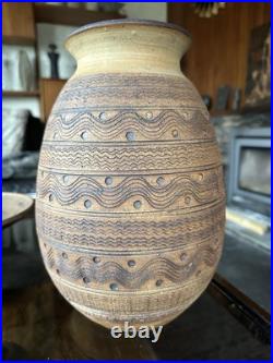 Stunning Large Studio Pottery Vase With Scraffito Decoration By Richard Heeley