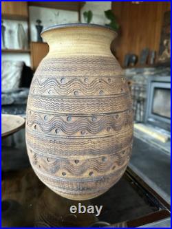 Stunning Large Studio Pottery Vase With Scraffito Decoration By Richard Heeley