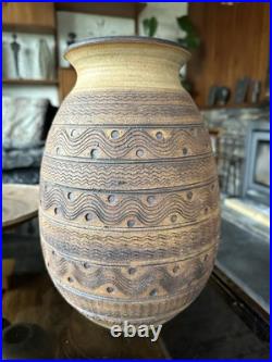 Stunning Large Studio Pottery Vase With Scraffito Decoration By Richard Heeley
