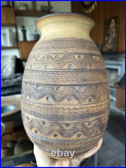Stunning Large Studio Pottery Vase With Scraffito Decoration By Richard Heeley