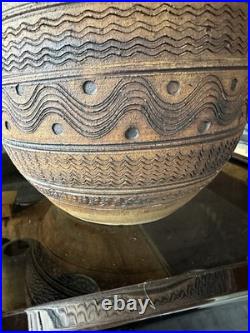 Stunning Large Studio Pottery Vase With Scraffito Decoration By Richard Heeley