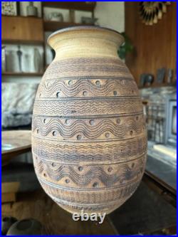 Stunning Large Studio Pottery Vase With Scraffito Decoration By Richard Heeley