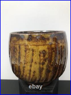 Svend Bayer @ Wenford Bridge Studio Pottery fluted Vase Treacle Glaze 11cm #2587