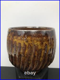 Svend Bayer @ Wenford Bridge Studio Pottery fluted Vase Treacle Glaze 11cm #2587