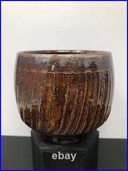 Svend Bayer @ Wenford Bridge Studio Pottery fluted Vase Treacle Glaze 11cm #2587