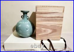 Vintage Korean Celadon Crackle Glaze Vase With Flying Cranes Vintage Korean Celadon Crackle Glaze Vase With Flying Cranes